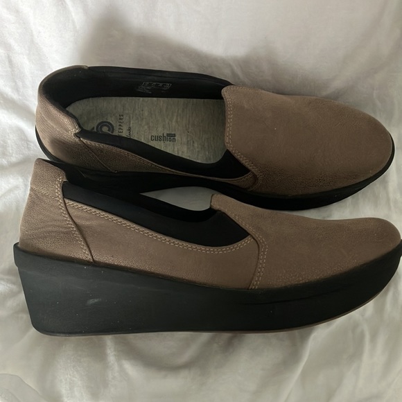 Clark’s Cloudsteppers slip on comfort casual loafers 7.5 M - Picture 2 of 6